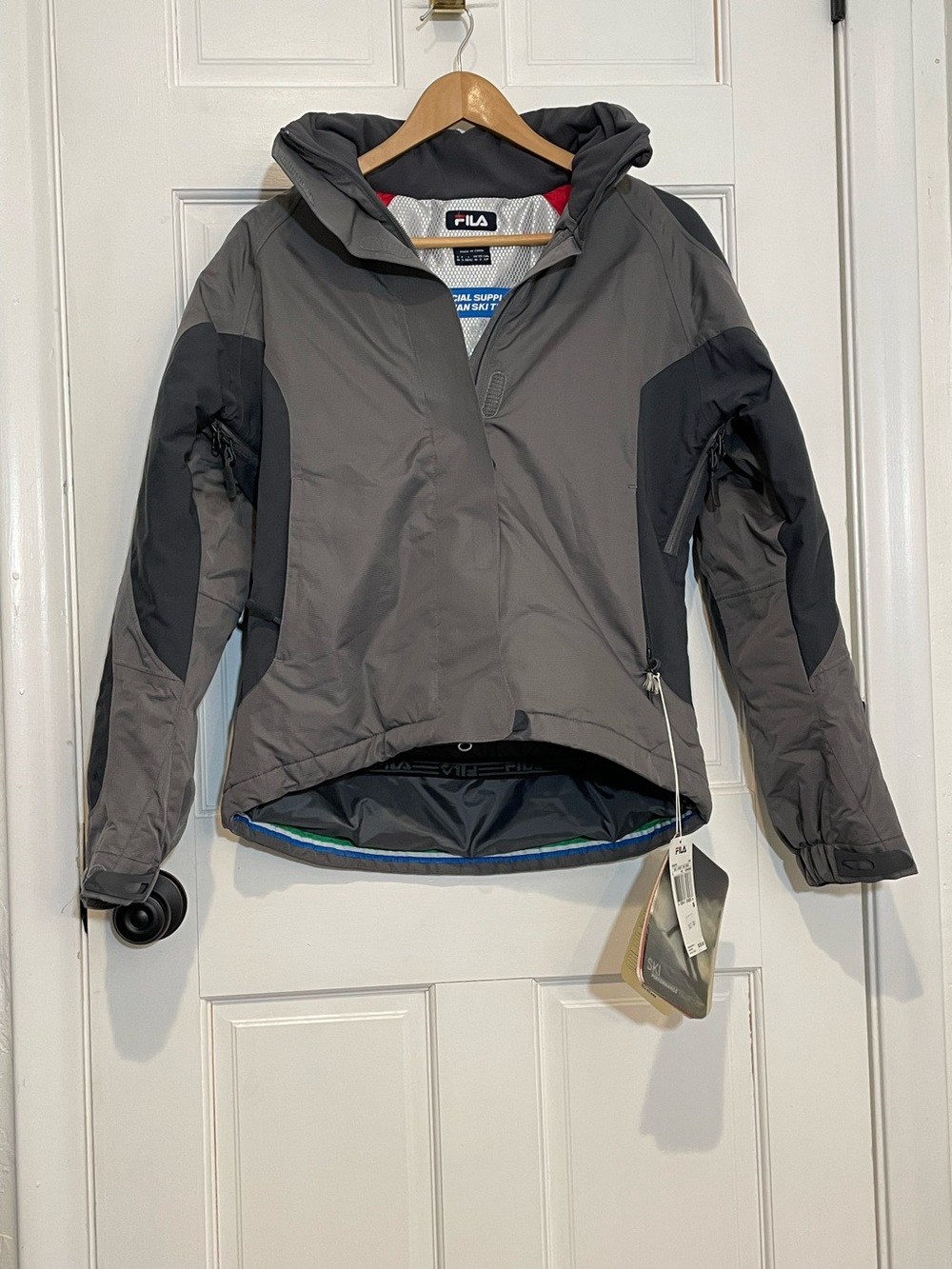 NWT Vintage Women’s Fila Gray and Black ski jacket size Small
